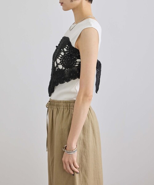 ADAM ET ROPE'(アダムエロペ)の「【WEB限定】クロシェバブーシュカ(バンダナ/スカーフ・レディース・ブラック/キナリ・F)」の14枚目の写真