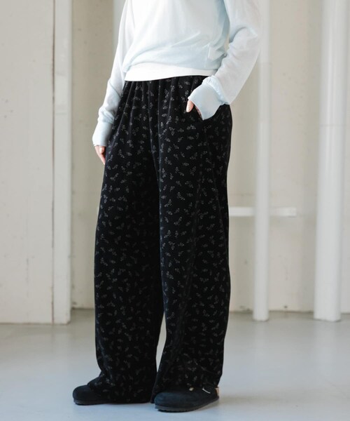 URBAN RESEARCH DOORS(アーバンリサーチドアーズ)の「FORK&SPOON ベロアプリントイージーパンツ(その他パンツ・レディース・BLACK/DARKGREEN・1/2)」の10枚目の写真