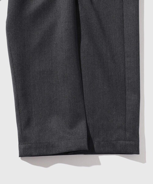 ADAM ET ROPE'(アダムエロペ)の「【RICE NINE TEN/ライス ナイン テン】THREE QUARTER WOOL 2TUCK TROUSERS(スラックス・メンズ・ブラック/チャコール・1/2)」の10枚目の写真