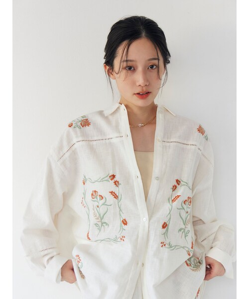 Ungrid（アングリッド）の「エンブロイダリーエスニックシャツ（シャツ/ブラウス・レディース・オフホワイト/ブラック/オレンジ・F）」の5枚目の写真