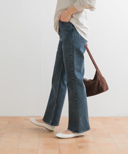 URBAN RESEARCH DOORS（アーバンリサーチドアーズ）の「ストレッチフレアデニムパンツ（デニムパンツ・レディース・INDIGO/L/INDIGO・S/M）」の8枚目の写真