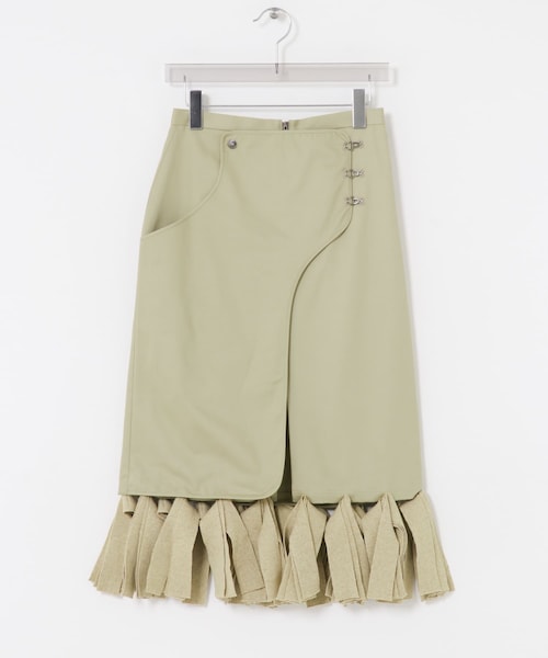 URBAN RESEARCH(アーバンリサーチ)の「TAN LAYERED KNIT FRINGE SKIRT(スカート・レディース・BEIGE/BLACK・2)」の2枚目の写真