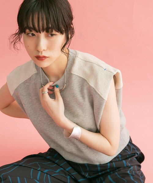 KBF（ケイビーエフ）の「ショルダータックスウェット（スウェット・レディース・NAVY/TOP GRAY/PINK・one）」の9枚目の写真