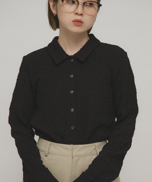 KBF（ケイビーエフ）の「ポコポコジャガードシャツ（シャツ/ブラウス・レディース・IVORY/PINK/BLACK・One）」の2枚目の写真