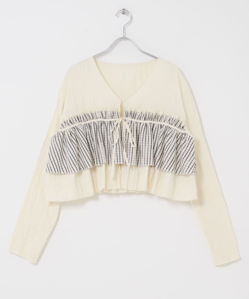 KBF（ケイビーエフ）の「フリルレイヤードブラウス（シャツ/ブラウス・レディース・IVORY/NAVY×IVO/BLACK・One）」の11枚目の写真