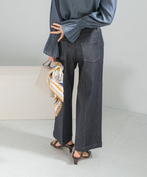 URBAN RESEARCH ROSSO（アーバンリサーチロッソ）の「ピンタックストレッチワイドデニムパンツ（デニムパンツ・レディース・INDIGO・36/38）」の4枚目の写真