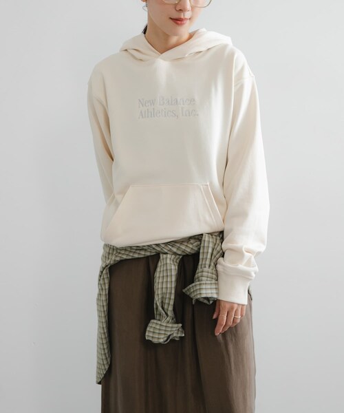 URBAN RESEARCH（アーバンリサーチ）の「NEW BALANCE　Athleticsクラシックスフーディ（パーカー・レディース・ブラック/パーマフロスト・S）」の15枚目の写真