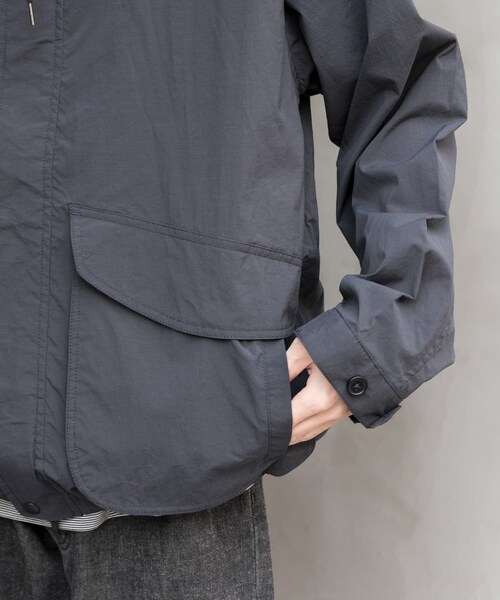 URBAN RESEARCH DOORS（アーバンリサーチドアーズ）の「FORK&SPOON　フーディージャケット（マウンテンパーカー・メンズ・INKBLACK/SAGEGREEN・4/5）」の14枚目の写真