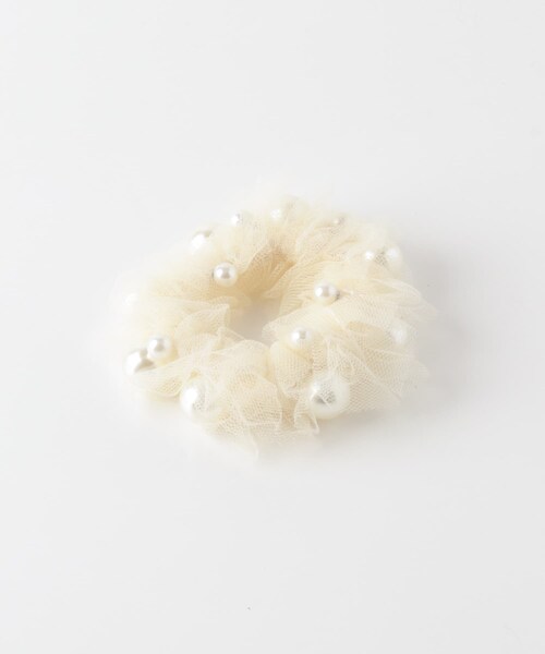 URBAN RESEARCH ROSSO（アーバンリサーチロッソ）の「kaene　チュールフリルパールシュシュ（ヘアゴム・レディース・OFF WHITE/BLACK・Free）」の4枚目の写真