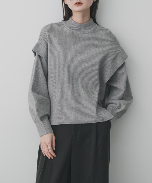 SENSE OF PLACE by URBAN RESEARCH（センスオブプレイスバイアーバンリサーチ）の「『一部WEB限定カラー』ストレッチショルダータックセーター（ニット/セーター・レディース・OFF WHITE/GRAY/MOCHA/RED/YELLOW/BLACK/BLUE・one/One）」の3枚目の写真