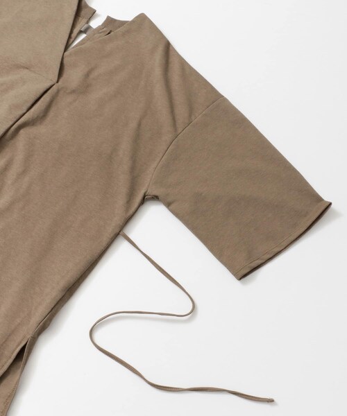 LAATO（ラート）の「BACK TAPE T-SHIRTS（Tシャツ/カットソー・レディース・セージ/バニラ・FREE）」の7枚目の写真