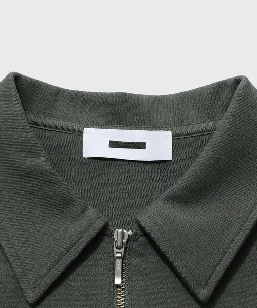 ADAM ET ROPE'(アダムエロペ)の「【REVERBERATE/リバーバレイト】HALF ZIP JERSEY SHORT SLEEVE(ポロシャツ・メンズ・ブラック/チャコール/ブルー系・2)」の9枚目の写真