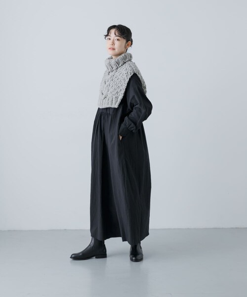 かぐれ（カグレ）の「ペルーショルダーニットウォーマー（ネックウォーマー/スヌード・レディース・IVORY/GRAY・FREE）」の21枚目の写真