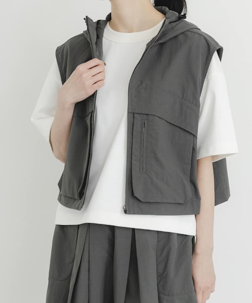 EKAL（エカル）の「DRY OUT SHORT LENGTH T-SHIRTS（Tシャツ/カットソー・レディース・ホワイト/アイボリー/ピンク/チャコール・One）」の2枚目の写真