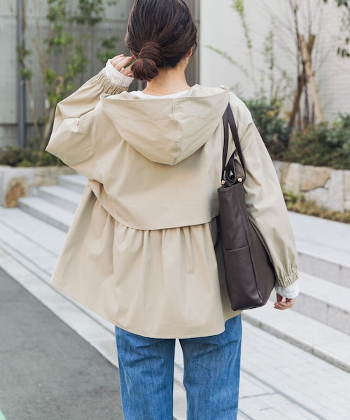 URBAN RESEARCH DOORS（アーバンリサーチドアーズ）の「撥水バックギャザーフードジャケット（テーラードジャケット・レディース・BEIGE/PINKBEIGE/NAVY・Free）」の2枚目の写真