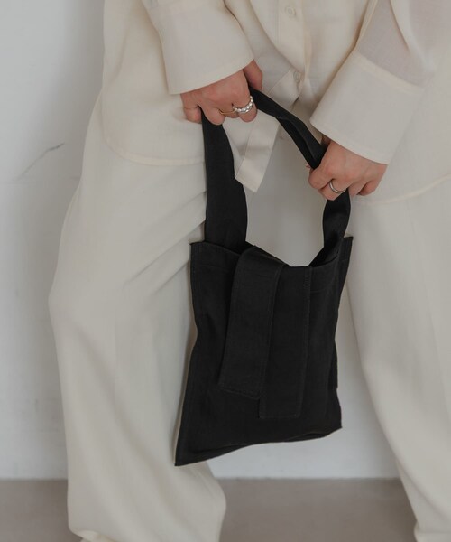 URBAN RESEARCH（アーバンリサーチ）の「『一部別注カラー』ITTI　MARY INSIDE OUT TOTE- S（トートバッグ・レディース・BLACK/RED/別注CURRY・-）」の5枚目の写真