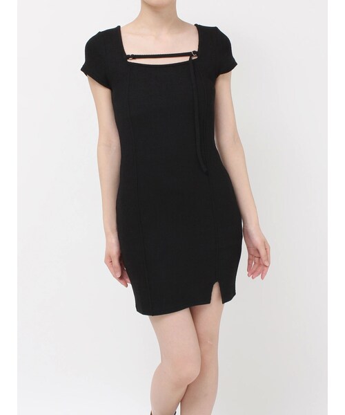 EVRIS（エヴリス）の「カットタイトハーフスリーブミニワンピース（ワンピース・レディース・ブラック/レッド/ベージュ・F）」の2枚目の写真