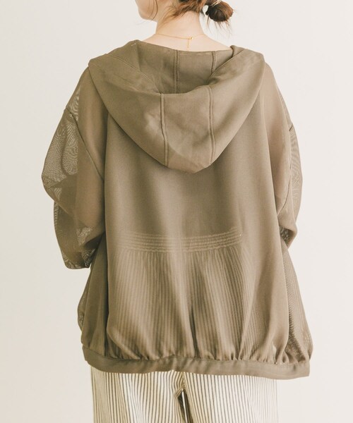 ITEMS URBANRESEARCH（アイテムズ アーバンリサーチ）の「『イージーケア』メッシュマウンテンパーカー(楽着シリーズ)（マウンテンパーカー・レディース・BLK/WHT/KHK・Free）」の17枚目の写真