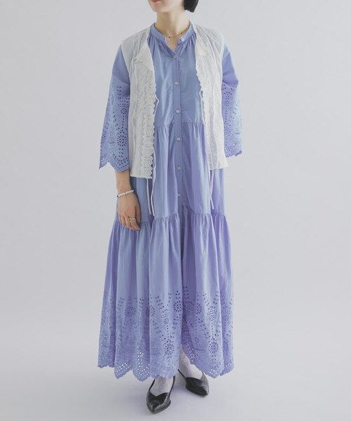 THE GOODLAND MARKET（ザグッドランドマーケット）の「FANAKA　ティアードドレス（ワンピース・レディース・WHITE/BLACK/BLUE・Free）」の3枚目の写真