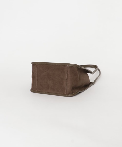 URBAN RESEARCH DOORS(アーバンリサーチドアーズ)の「『別注』IOMMI スウェードバイカラーバッグ(トートバッグ・レディース・BROWN/BEIGE/KHAKI・Free)」の7枚目の写真