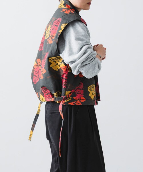 URBAN RESEARCH（アーバンリサーチ）の「COGNOMEN　W.FANTASISTA FLOWER VEST（その他アウター・メンズ・CHARCOAL/ORANGE・Free）」の7枚目の写真