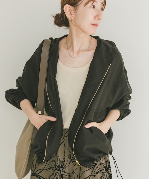 ITEMS URBANRESEARCH（アイテムズ アーバンリサーチ）の「シアーフードブルゾン（ブルゾン・レディース・OFF/KHK/BLK・FREE）」の2枚目の写真