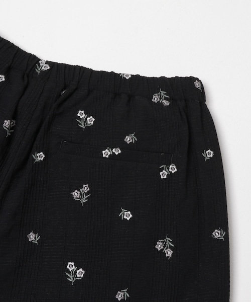 URBAN RESEARCH DOORS(アーバンリサーチドアーズ)の「フラワー刺繍イージーパンツ(その他パンツ・レディース・NVY×MULTI/BLK×MONO・Free)」の22枚目の写真