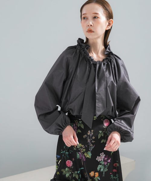 URBAN RESEARCH ROSSO（アーバンリサーチロッソ）の「フリルネックシャツブラウス（シャツ/ブラウス・レディース・WHITE/L/PURPLE/CHARCOAL・Free）」の2枚目の写真