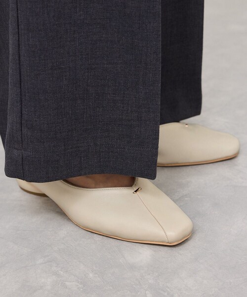 VIS(ビス)の「さっと履けるVカットバブーシュパンプス/2WAY(パンプス・レディース・ブラック/キナリ・L/M/S)」の20枚目の写真