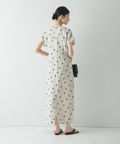 URBAN RESEARCH(アーバンリサーチ)の「フレンチスリーブリネンワンピース(ワンピース・レディース・BEIGE DOT/BEIGE/BLACK・36/38)」の21枚目の写真