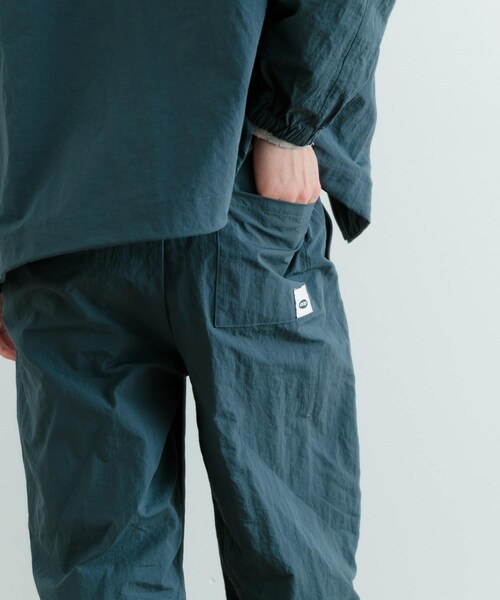 ITEMS URBANRESEARCH（アイテムズ アーバンリサーチ）の「ddp　Nylon Wide Pants（その他パンツ・メンズ・BLK/IVO/BLU・M/L）」の21枚目の写真
