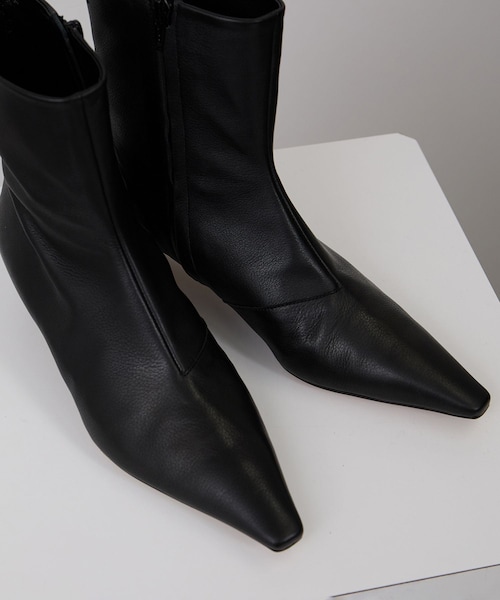 ADAM ET ROPE'(アダムエロペ)の「【W S(ドゥーブル)】ポインテッドトゥ レザーヒールショートブーツ(ブーツ・レディース・ブラック/キャメル・23.0/24.0/25.0/36/37/38)」の20枚目の写真