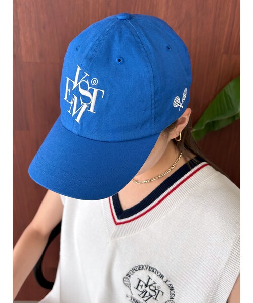 EMODA（エモダ）の「【WONDERVISITOR×EMODA】ロゴキャップ（キャップ・レディース・イエロー/ブルー/アイボリー/ホワイト・F）」の9枚目の写真