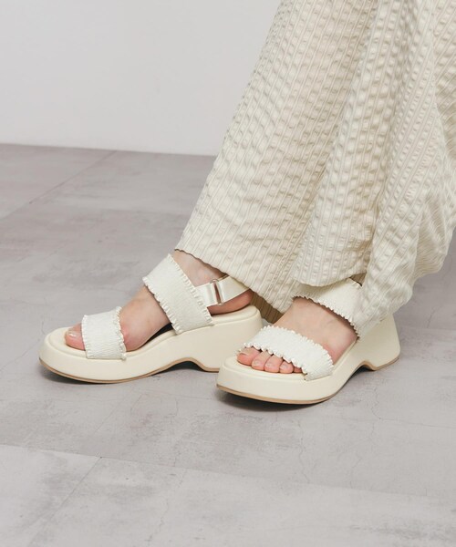 KBF（ケイビーエフ）の「シャーリングベルトサンダル（サンダル・レディース・CREAM/BLACK・36/37/38）」の10枚目の写真