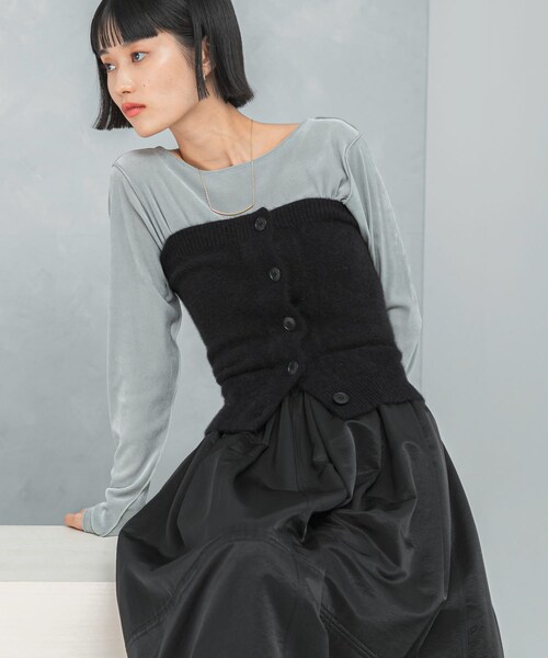 URBAN RESEARCH ROSSO（アーバンリサーチロッソ）の「エアリーニットボタンデザインビスチェ（ニット/セーター・レディース・GRAY/BLACK・Free）」の5枚目の写真