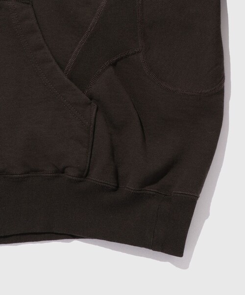ADAM ET ROPE'（アダムエロペ）の「【NVRFRGT/ネヴァーフォーゲット】PANELLED ZIP UP HOODIE（パーカー・メンズ・ブラック/ダークブラウン・1/2/3）」の11枚目の写真