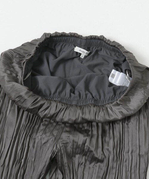 URBAN RESEARCH(アーバンリサーチ)の「Studio Doe SATIN PLEATED EASY PANTS(その他パンツ・レディース・CREAM/BLACK/GREY・S/M)」の11枚目の写真