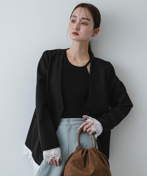 SENSE OF PLACE by URBAN RESEARCH(センスオブプレイスバイアーバンリサーチ)の「レースレイヤードノーカラージャケット(ノーカラージャケット・レディース・BLACK/Y.BEIGE・One)」の4枚目の写真