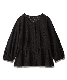 nissen | 綿100％透かし刺繍Vネックペプラムブラウス(シャツ/ブラウス)
