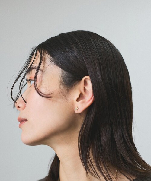 ADAM ET ROPE'（アダムエロペ）の「【GIGI（ジジ）】Hispania Stella earrings K18YG+sapphire（ピアス（両耳用）・レディース・ゴールド・F）」の17枚目の写真