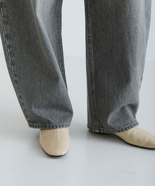 URBAN RESEARCH(アーバンリサーチ)の「『MADE IN JAPAN』スクエアトゥローヒールショートブーツ(ブーツ・レディース・IVORY/BLACK・23.5/24/24.5/25)」の5枚目の写真
