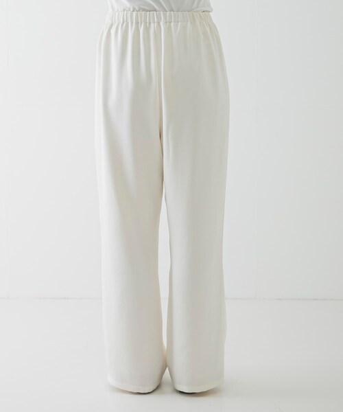 URBAN RESEARCH（アーバンリサーチ）の「サテンイージーセミフレアパンツ（その他パンツ・レディース・OFF WHITE/BLACK・36/38）」の4枚目の写真