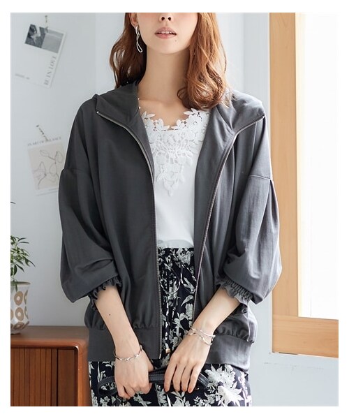 nissen（ニッセン）の「大きいサイズ 美ラクRUタッチドルマンゆるパーカー（接触冷感・UVカット）（パーカー・レディース・黒/チャコール/キャメルベージュ/グレイッシュラベンダー・L/LL/3L/4L/5L/6L/8L/10L）」の16枚目の写真