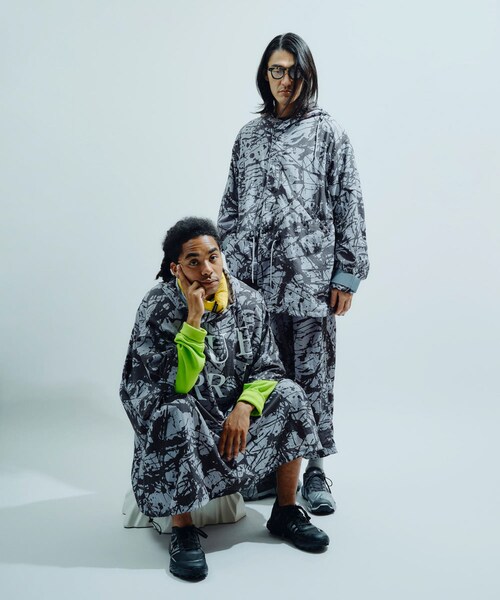 EKAL(エカル)の「mountain research Splatrail Poncho(レインコート/ポンチョ・メンズ・Gray CCL・One)」の4枚目の写真