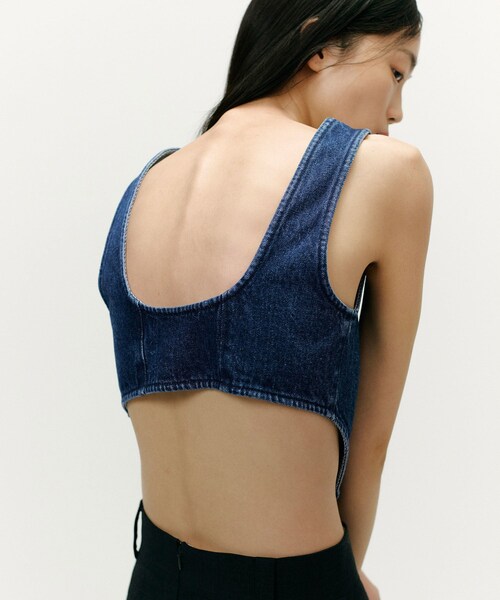 ADAM ET ROPE'（アダムエロペ）の「nagisax7xAER　CROPPED　DENIM　TOP（ベスト・レディース・ブルー系・F）」の15枚目の写真