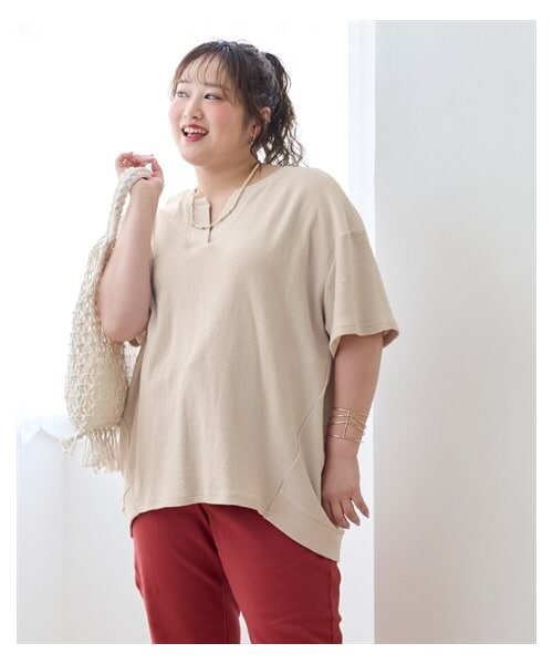 nissen（ニッセン）の「＜大きいサイズ＞綿１００％やわらかドライタッチパイル５分袖キーネックコクーンゆるプルオーバー（吸汗速乾）（Tシャツ/カットソー・レディース・黒/グレーベージュ/ダークブルー/アイリスパープル/ペールオレンジ・L/LL/3L/4L/5L/6L/8L/10L）」の4枚目の写真