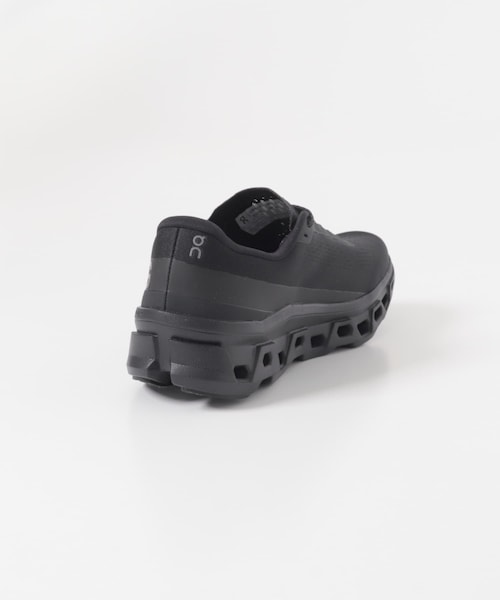 URBAN RESEARCH DOORS(アーバンリサーチドアーズ)の「On CLOUDMONSTER 1(スニーカー・メンズ・BLK/BLK・26/26.5/27/27.5/28/28.5/29/30/31)」の5枚目の写真
