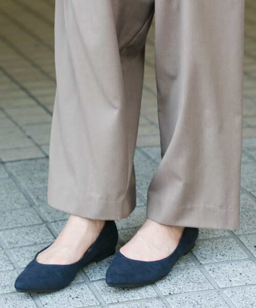 URBAN RESEARCH Sonny Label（アーバンリサーチサニーレーベル）の「コンフォートポインテッドフラットパンプス∴（パンプス・レディース・レッド/ブラック/ネイビー・23/23.5/24/24.5）」の2枚目の写真