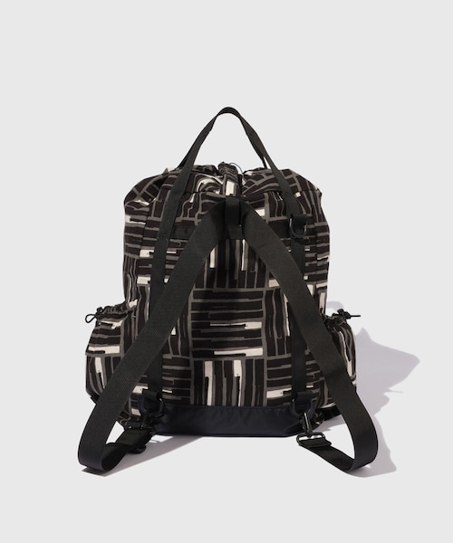 ADAM ET ROPE'（アダムエロペ）の「【ENGINEERED GARMENTS/エンジニアド ガーメンツ】UL 3 Way Bag - CL Tile Print Canvas（バックパック/リュック・メンズ・ブラック・F）」の5枚目の写真