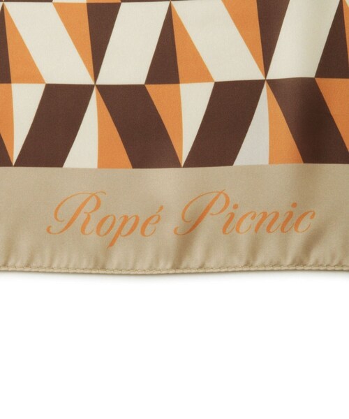 ROPE' PICNIC(ロペピクニック)の「幾何学柄スカーフ 90cm(バンダナ/スカーフ・レディース・ベージュ系/ブルー系・F)」の8枚目の写真